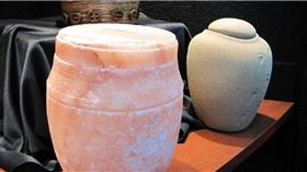 骨灰罈,喪禮,親人,過世,撿骨（示意圖／PIXABAY）