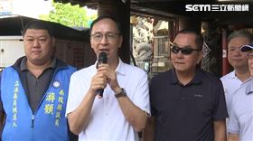 ▲朱立倫陪同游灝紫南宮上香祈福