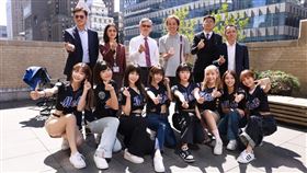 ▲樂天女孩拜訪駐紐約台灣經濟文化辦事處。（圖／樂天桃猿球團提供）