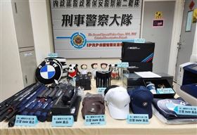 警方破獲仿冒汽車精品，外觀幾乎難以分辨真偽。（翻攝照片）