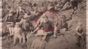 時空旅人，T恤男，歷史書《偉大的斯科特角故事》，「最後的野餐」（圖／翻攝Jamie D. Grant YouTube）