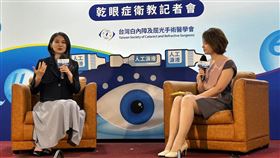 賴品妤（左）今日出席乾眼衛教活動時分享自己乾眼症經驗。（圖／記者簡浩正攝影）