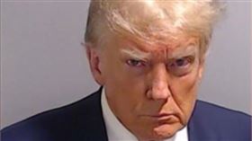 川普大頭照。（圖／翻攝自Fulton County Sheriff's Office）