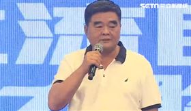 ▲郭台銘參加主流民意大聯盟嘉義場，前雲林縣長張榮味陪同。