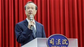 許宗力：國民法官施行近9個月　收53案、5件宣判司法院、行政院25日聯合舉行「司法改革重點成效記者會」，司法院長許宗力（圖）表示，國民法官制度至23日為止，收案量共53件，數目還會陸續增加，目前共有5件宣判，將以6年為期評估實施成效。中央社記者裴禛攝  112年8月25日