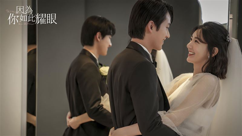 恭喜女星2婚了　穿白紗擁吻鮮肉老公甜爆
