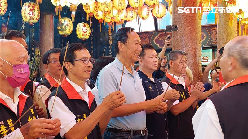 郭台銘遇王世堅：扶龍王怎麼沒來扶我一把