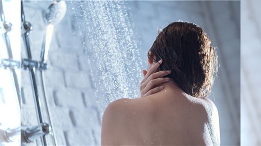 色技師變偷拍狼　她全裸入浴被看光