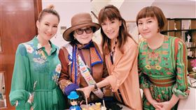 李玟（左）她的家人們似乎打算將她安葬於武漢墓園。（圖／翻攝自李玟微博）