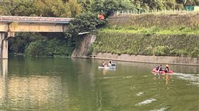 新竹縣峨眉鄉峨眉湖發生溺水意外，23歲男子落水失蹤。（圖／翻攝畫面）