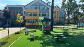 台灣與立陶宛合作協助烏克蘭重建幼兒園台灣與立陶宛合作協助烏克蘭重建位於基輔州伊爾平（Irpin）市的「魯塔」（R?ta）幼兒園。在台灣出資建設的幼兒園戶外景觀及遊樂設施，可見到中華民國國旗。（駐立陶宛台灣代表處提供）中央社記者陳韻聿倫敦傳真  112年8月26日