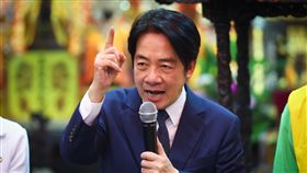 賴清德萬華環河福德宮參拜（3）民進黨總統參選人賴清德25日赴台北市萬華區環河福德宮參香，並於致詞時表示，若能當選總統，一定會把守護好台灣主權。中央社記者王騰毅攝  112年8月25日