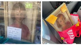 一幅小女孩油畫上頭竟貼著「可能被詛咒」？（圖／翻攝自推特）