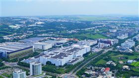 中科擴建二期都審過關  預計113年6月提供建廠台中市都市計畫委員會25日審議通過中科擴建二期都市計畫變更案，中科管理局表示，預計113年6月底提供土地給廠商建廠。圖為中科台中園區。（中科管理局提供）中央社記者郝雪卿傳真  112年8月25日