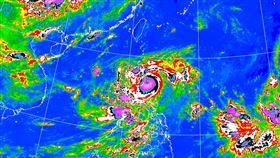 第9號颱風「蘇拉」凌晨2時增強為強烈颱風。（圖／翻攝自氣象局）
