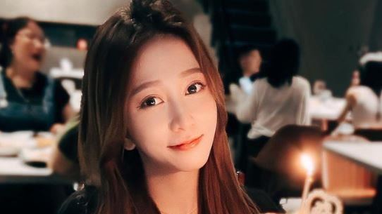 狼人殺女神官宣！成為周興哲師妹　辣秀蠻腰洩「全新動向」