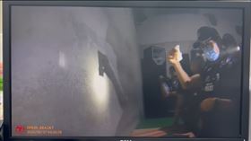 「Pawnshop」當鋪指警方密集臨檢影響營業，警方則表示今晨於該夜店臨檢時，搜出毒品殘渣袋。（圖／翻攝畫面）