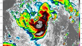 。（圖／翻攝自天氣風險粉專、Tropical Tidbits）