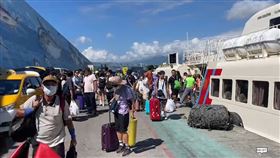 ▲凱旋1號 綠島之星貳號 蘇拉颱風打亂計畫 綠島蘭嶼 疏運狀況 提前返本島+ 船上貨運滿滿（圖／記者王浩原攝影）