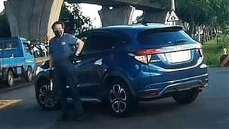 「千哥」再現江湖　拿「這一支」亮相耍狠