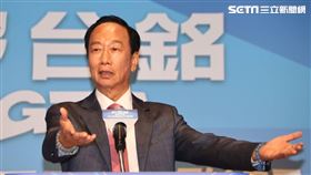 郭台銘宣布參選2024總統後接受媒體提問。（圖／記者邱榮吉攝影）