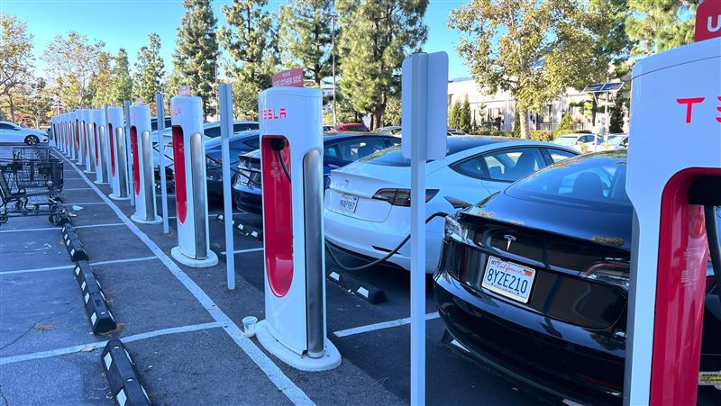 超級充電站發威！華爾街：Tesla目標價350