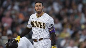 ▲教士馬查多（Manny Machado）錯失反攻機會，在休息區洩憤。（圖／美聯社／達志影像）