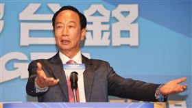 郭台銘宣布參選2024總統後接受媒體提問。（圖／記者邱榮吉攝影）