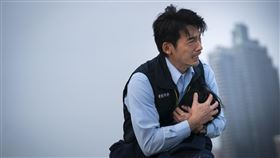 温昇豪蓄鬍跛腳突變新手爸  《我和我的賽車老爸》將引領今秋票房