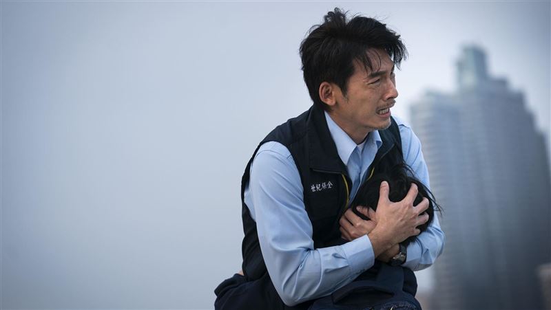 温昇豪蓄鬍跛腳扮邋遢   靠演技惹哭眾人