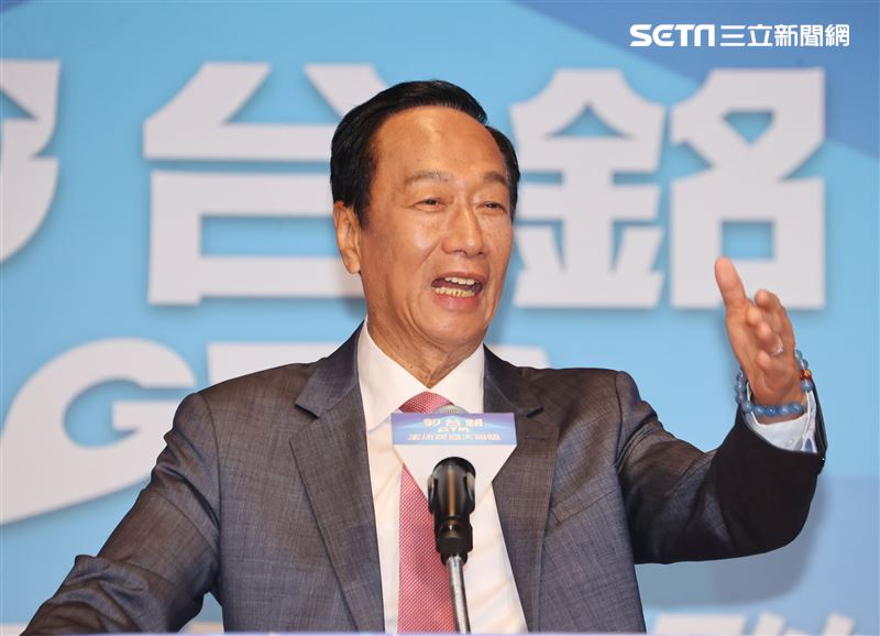 郭台銘舉行主流民意大聯盟記者會，正式對外宣布「我將以總統參選人身分投入2024總統大選。（圖/記者邱榮吉攝影）