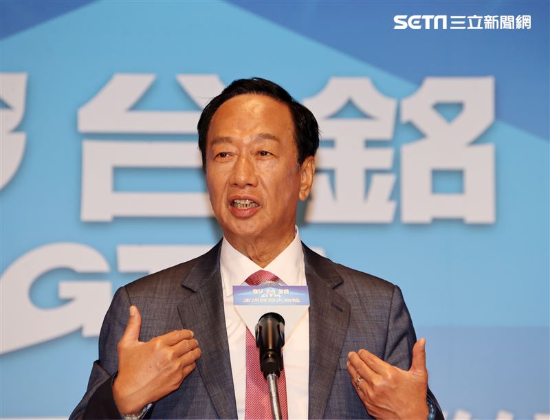 郭台銘舉行主流民意大聯盟記者會，正式對外宣布「我將以總統參選人身分投入2024總統大選。（圖/記者邱榮吉攝影）