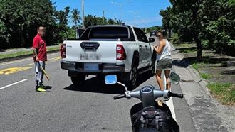 逼車還揮球棒！外國騎士：這在台灣正常？