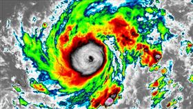強颱蘇拉。（圖／翻攝自Tropical Tidbits）