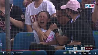 界外球直襲髮香區　小妹妹被打到嚎啕大哭