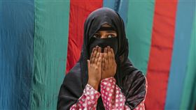 阿富汗塔利班禁女性讀大學後　出國留學也被攔阻（圖／美聯社／達志影像）