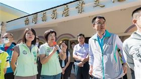 農業部長陳吉仲日前訪視彰化溪洲果菜市場，與民進黨彰化第三選區參選人吳音寧同框，爭取連任的民進黨彰化第四選區立委陳素月也到場，爭取市場改建。（圖／名家-CTWANT）