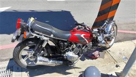 少年,自撞,無照,三重,命危,機車,電箱桿