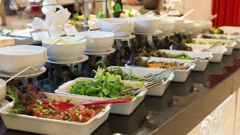 為啥自助餐總一吃就飽？服務員：貓膩在這