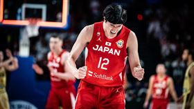 渡邊雄太徹底燃燒轟下24分。（圖／翻攝自FIBA官網）