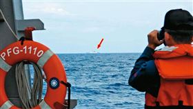 賴清德此次出訪，國防部很快就公布我方監看共艦（箭頭處）的照片。（圖／國防部提供）