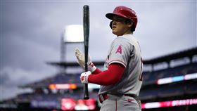 ▲大谷翔平三壘軟弱滾地球上壘。（圖／美聯社／達志影像）