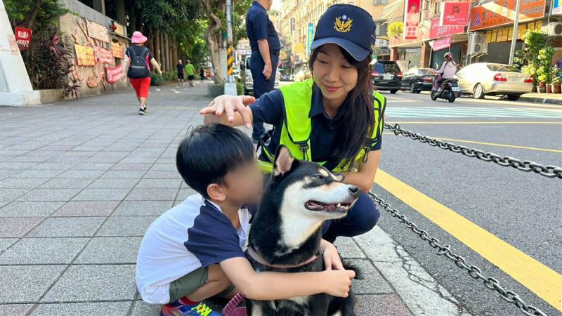 開學日！新北警貼心護童　守護校園安全