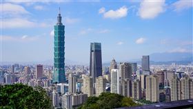 橫向的資金流動，不斷拉大地區間、城鄉間的財富距離（圖／情境圖取自unsplash）