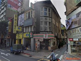 台北市大同區承德路一段55.16坪的三層樓透天店面，2023年7月整棟被法人和自然人以總價約1.4億元買下，該棟透店的土地面積25.11坪，換算土地單價約560萬元(圖/翻攝自google maps/MyGoNews提供)