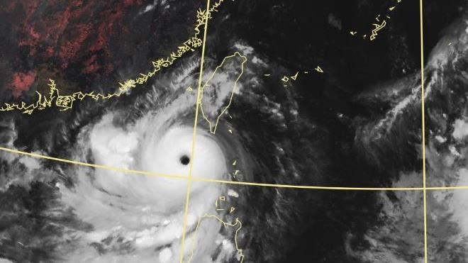 強颱蘇拉進入南海　迎「一生的強度巔峰」