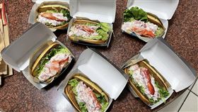 網友買了6份麥當勞的「螯龍蝦堡」。（圖／翻攝自爆廢公社 臉書）