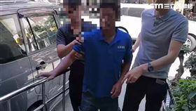 新北市永和區某停車場3部轎車遭人砸毀襠風玻璃。（圖／翻攝畫面）