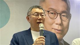 柯文哲出席嘉義台灣選哲之友會成立大會台灣民眾黨總統參選人柯文哲26日出席嘉義台灣選哲之友會成立大會時表示，嘉南地區民眾最近遇到光電衍生許多問題，且台電每賣1度電就損失，天天賠錢，「是誰在賺錢？」政府應誠實面對問題。 中央社記者姜宜菁攝  112年8月26日