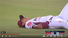 ▲林子偉單局2次大聯盟等級美技，累到倒地。（圖／翻攝自DAZN Taiwan YT）